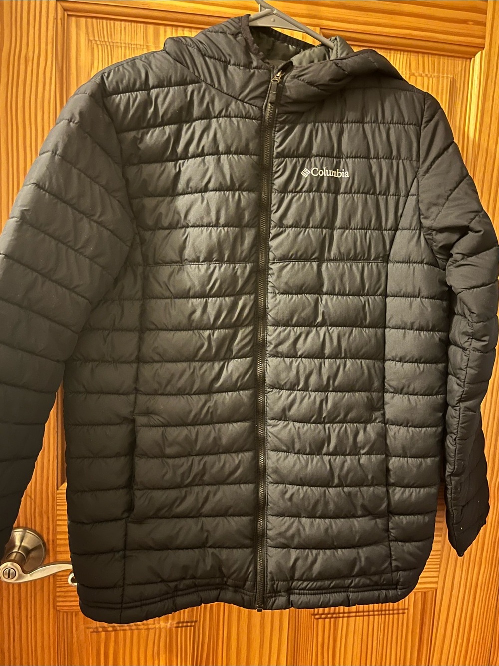 Columbia youth size xl
Black Packable Puffer Jacket with Hood